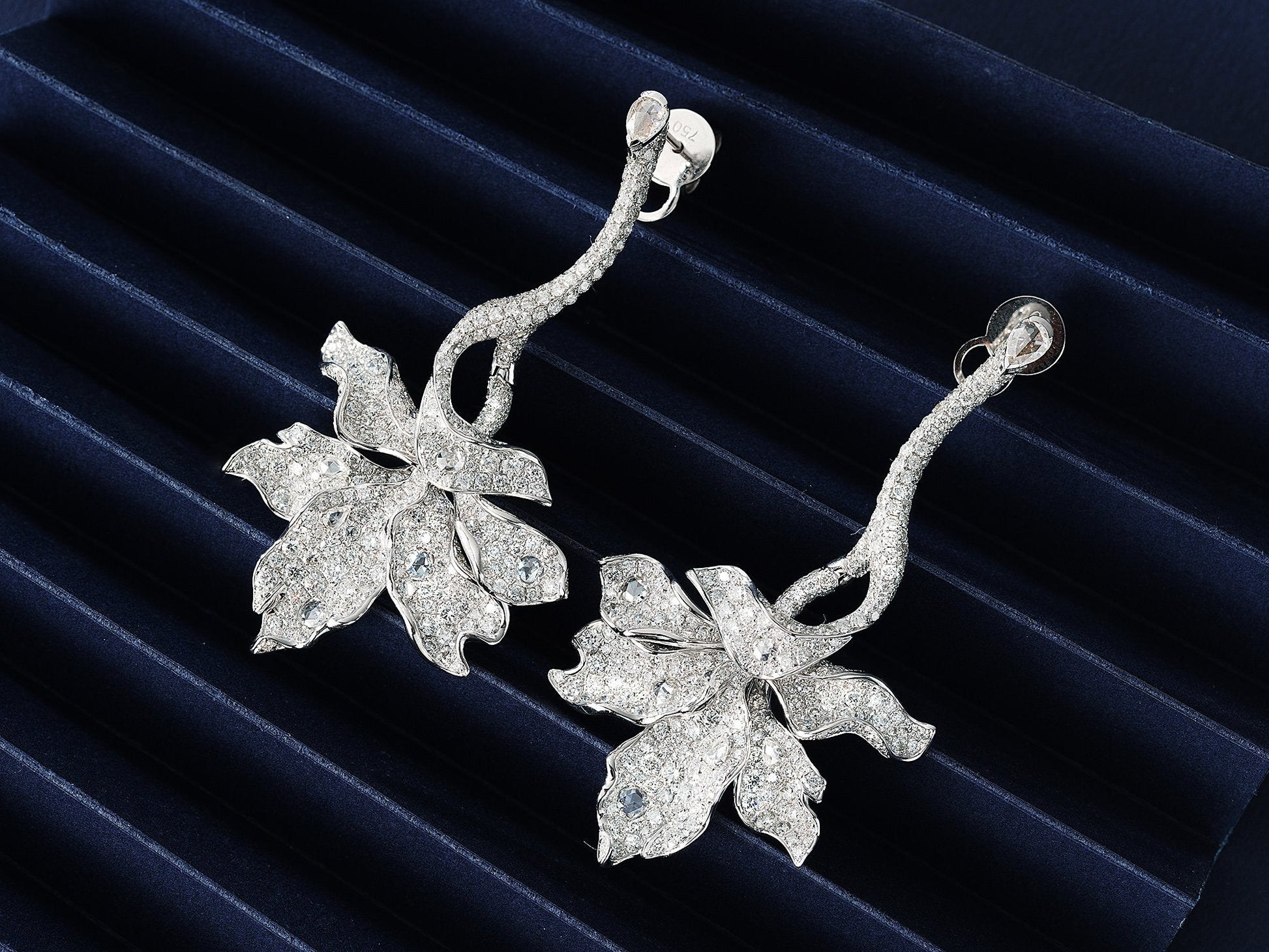 Rose Six-Leaf Small Earrings - Fine Jewelry Piece - Jeweler.Jewelry