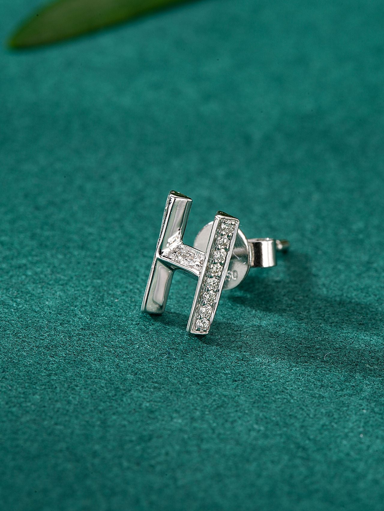 Single Letter "H" Stud Earring - Sparkling Jewelry Piece - Jeweler.Jewelry