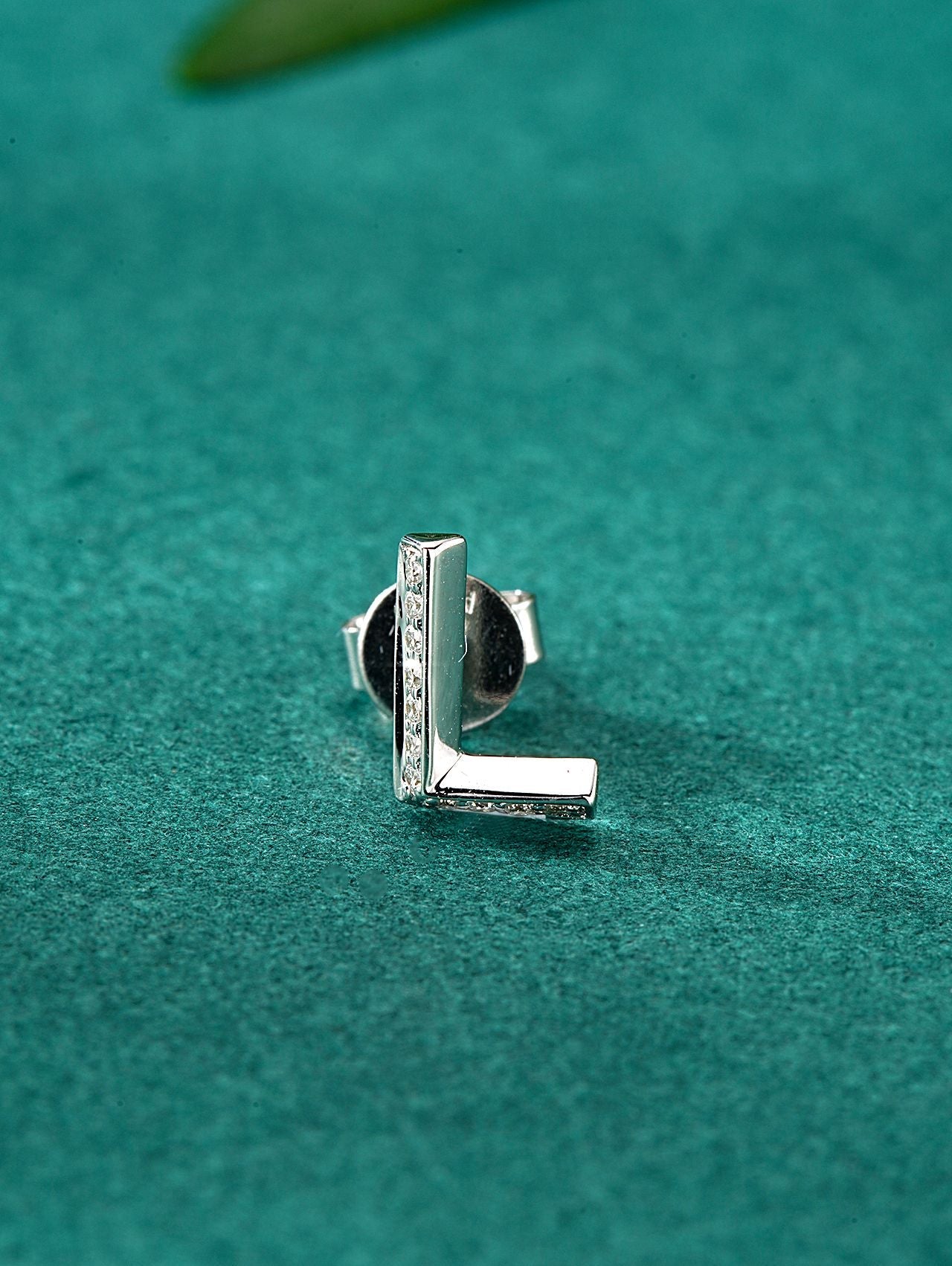 Single Letter "L" Stud Earring in Elegant Design - Fine Jewelry Collection - Jeweler.Jewelry