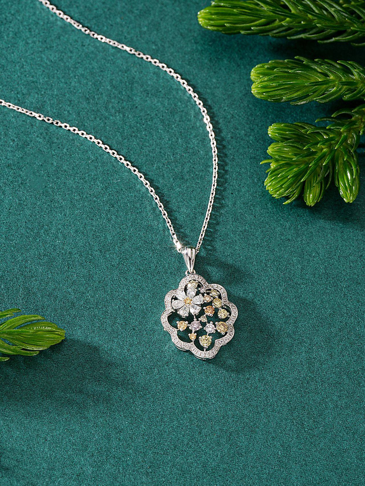 Six-Petal Grape Pendant Jewelry - A Sparkling Gem for Elegance - White Diamond Pendant