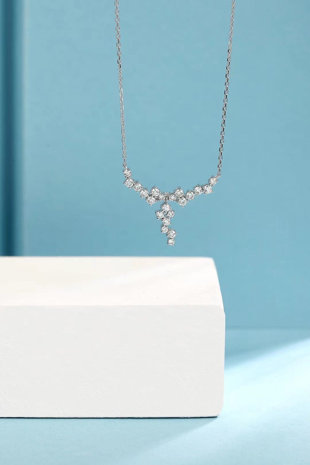 Sparkling Diamond Pendant - Exquisite Jewelry Piece - White Diamond Pendant