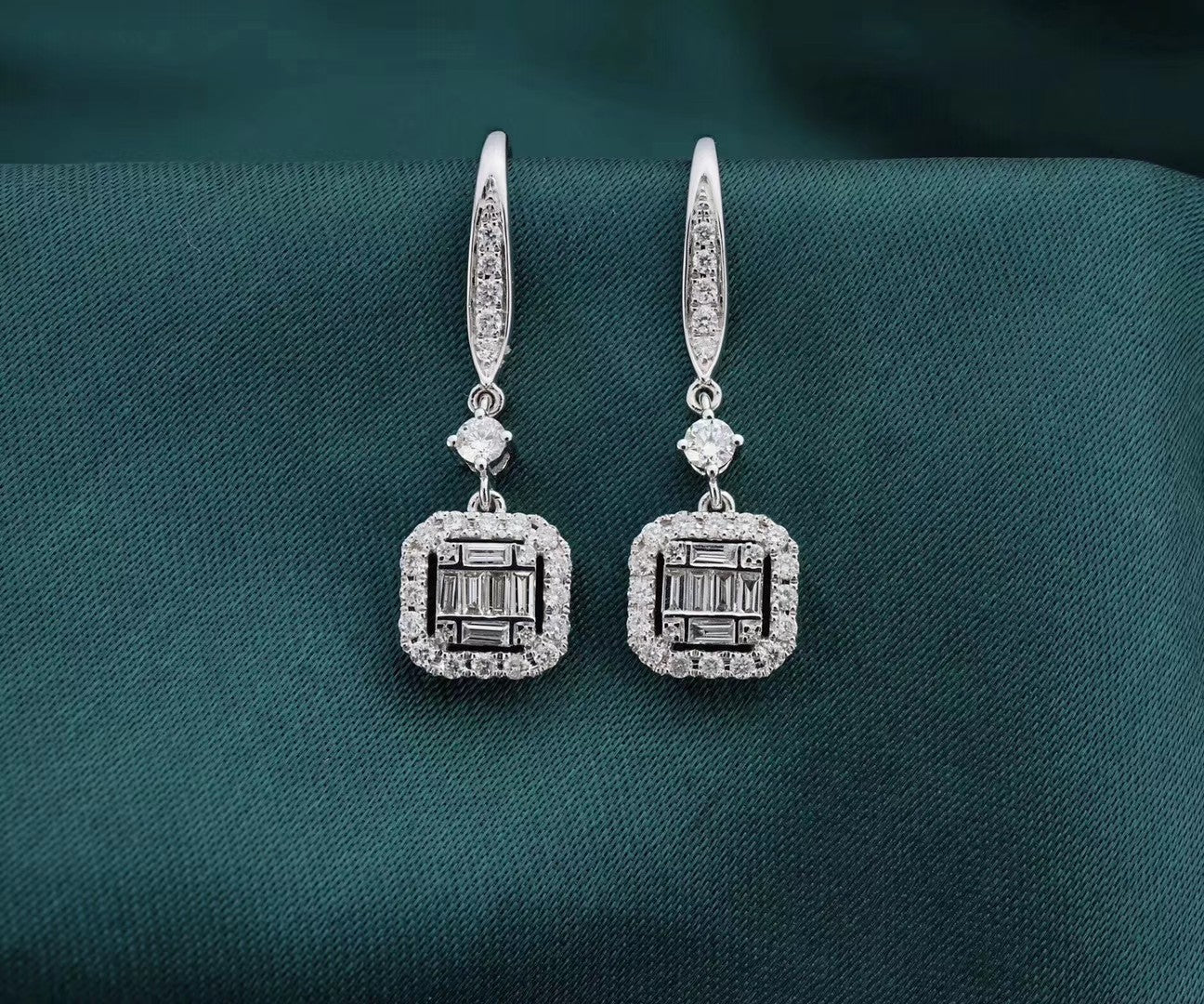 Sparkling Diamond T-shaped Earrings - Exquisite Jewelry Piece - Jeweler.Jewelry