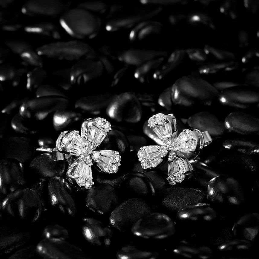 Sparkling Four-Leaf Clover Dewdrop Earrings in Jewelry Collection - White Diamond Set System