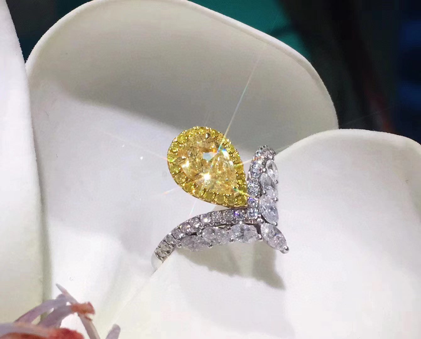 Sparkling Marquise Diamond Crown Ring Jewelry - Yellow Diamond Ring