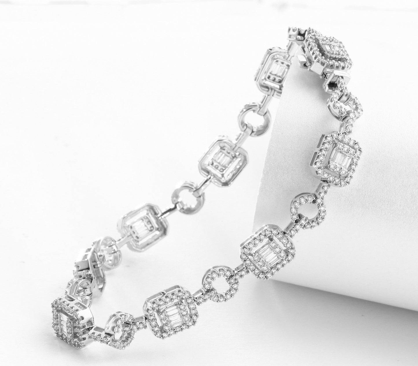 Sparkling Round Diamond Tennis Bracelet in Jewelry Collection - White Diamond Bracelet