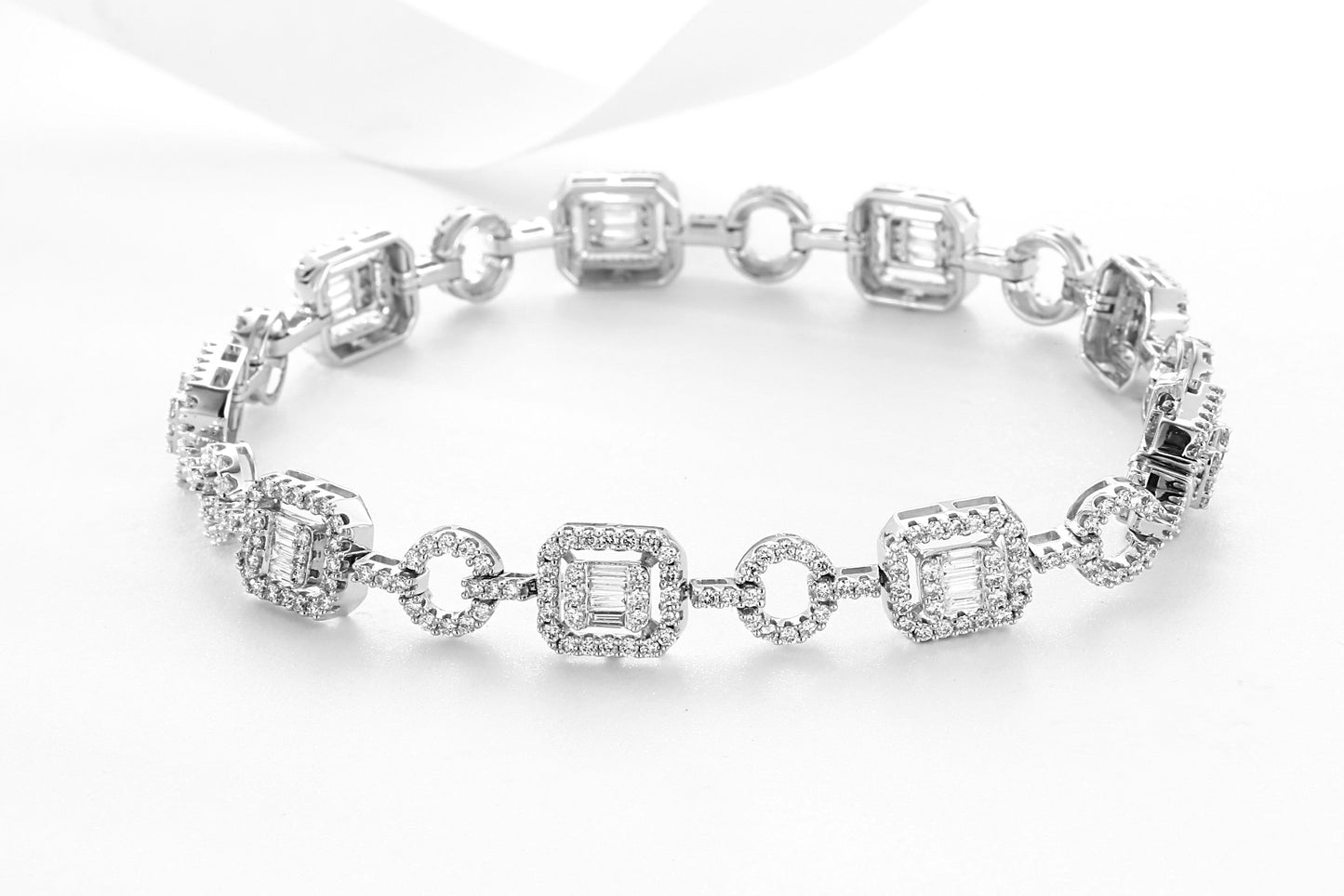 Sparkling Round Diamond Tennis Bracelet in Jewelry Collection - White Diamond Bracelet