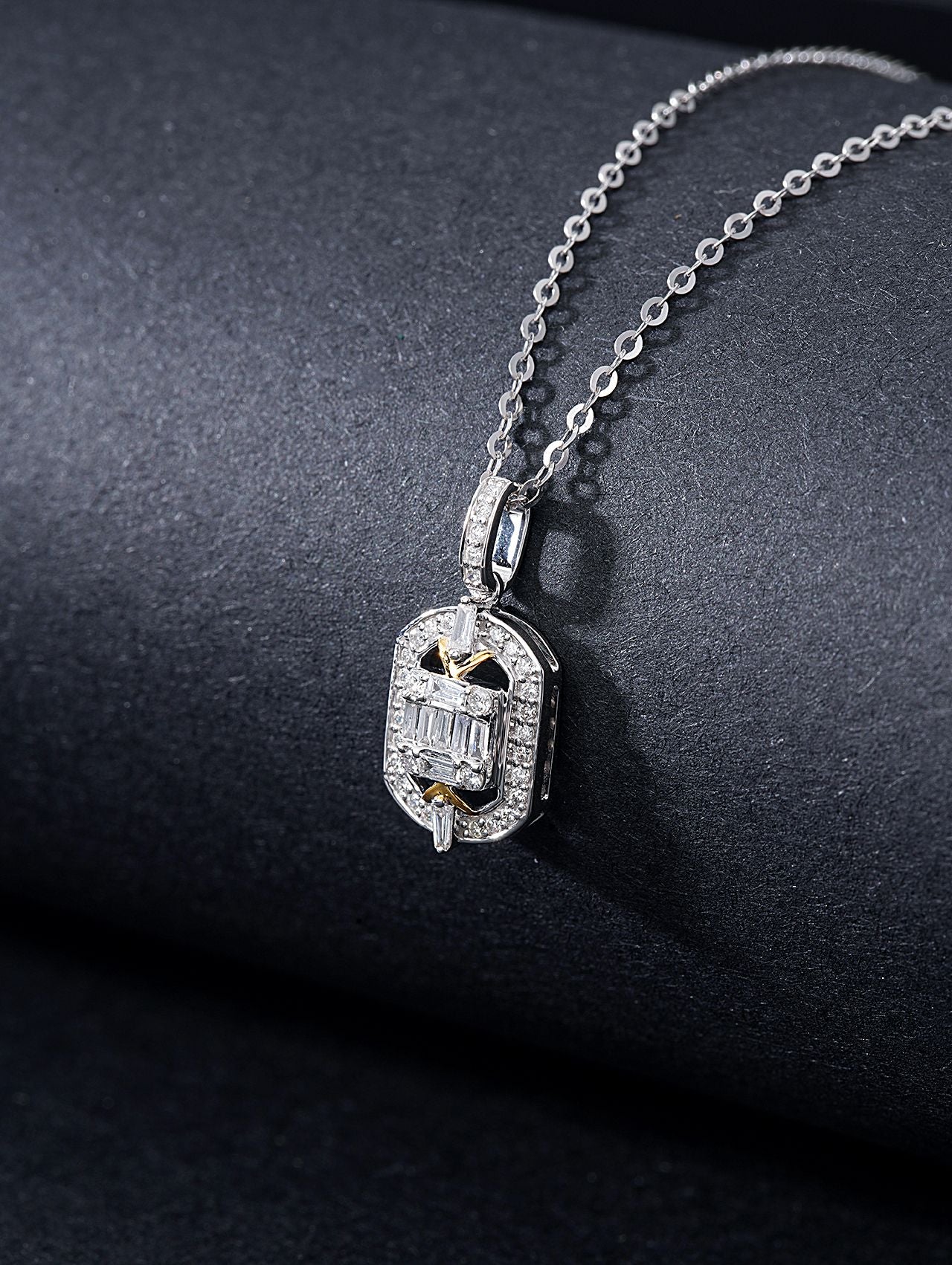 T-shaped Pendant with O-shaped Square Sugar Design Jewelry - White Diamond Pendant