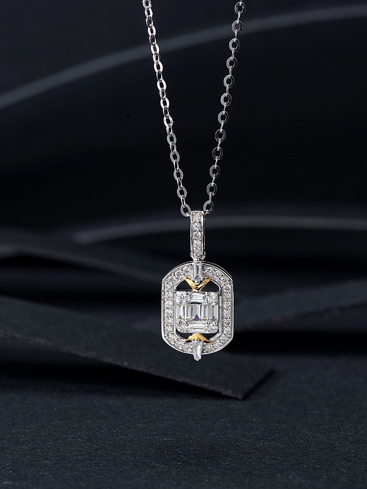 T-shaped Pendant with O-shaped Square Sugar Design Jewelry - White Diamond Pendant