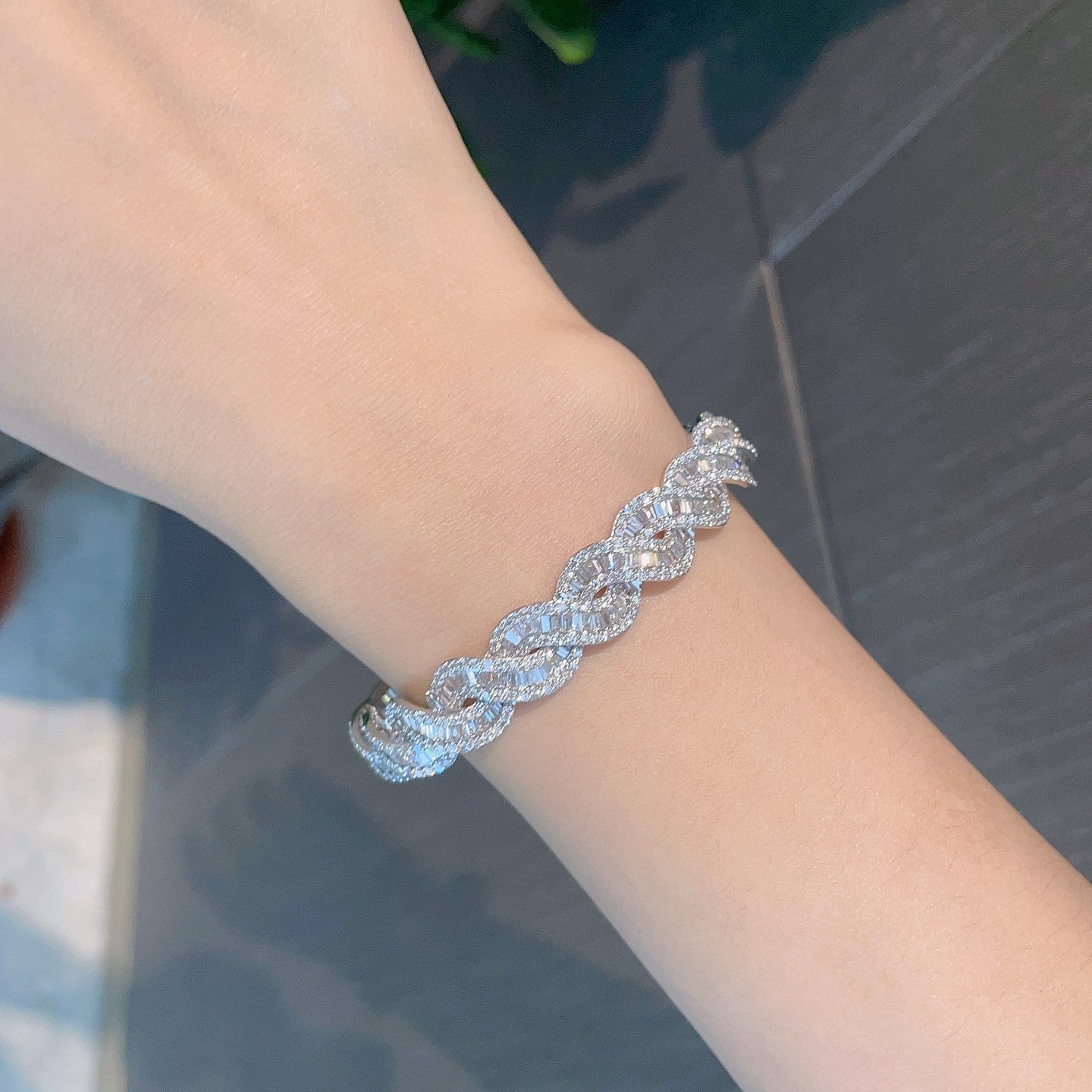 Twisted Rope T-Circle Bracelet - Exquisite Jewelry Piece - White Diamond Bracelet