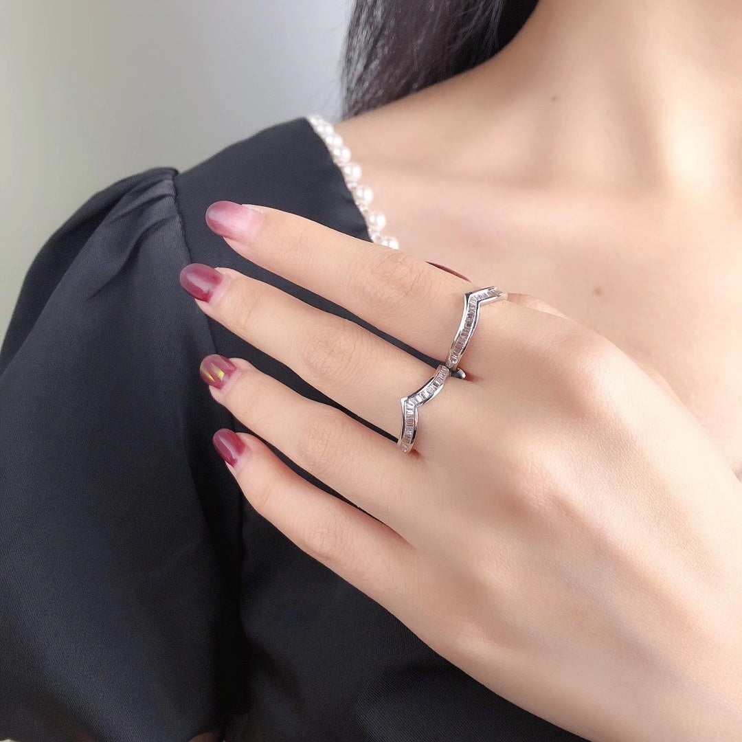 V-Shaped Trapezoid Diamond Ring - Exclusive Jewelry Collection - White Diamond Ring