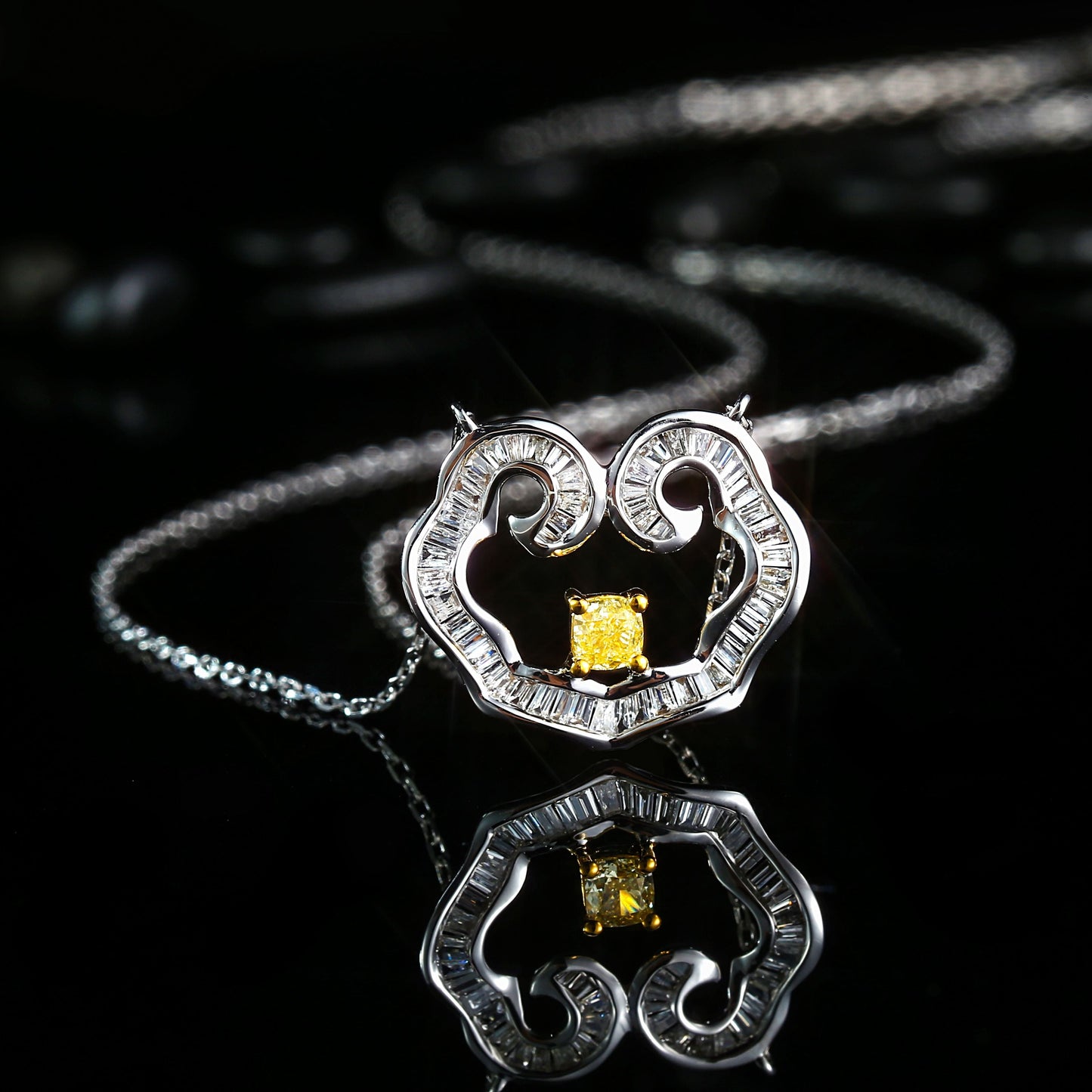 Yellow Diamond Ruyi Pendant - Elegant Jewelry Piece - Yellow Diamond Pendant